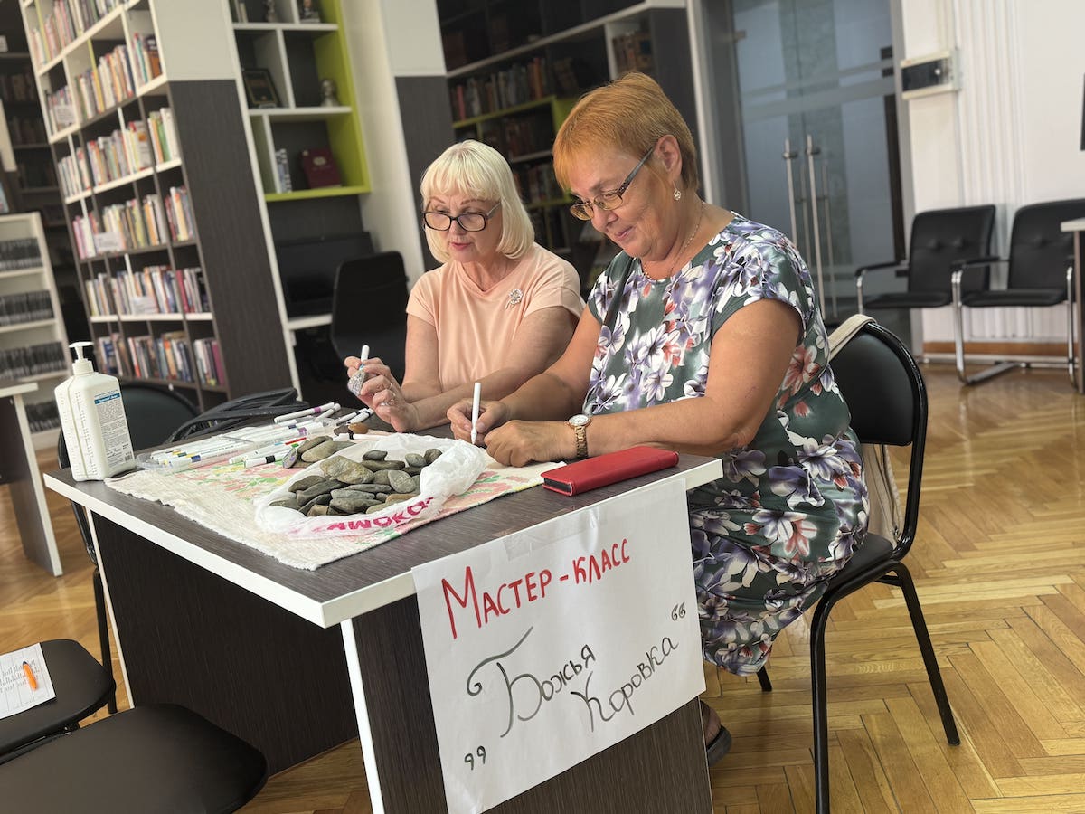 Творчество на камне: мастер‑класс по росписи «Божья Коровка»