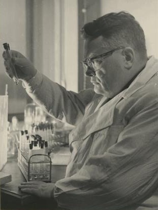 скончался Анатолий Александрович Смородинцев, бактериолог (1986)