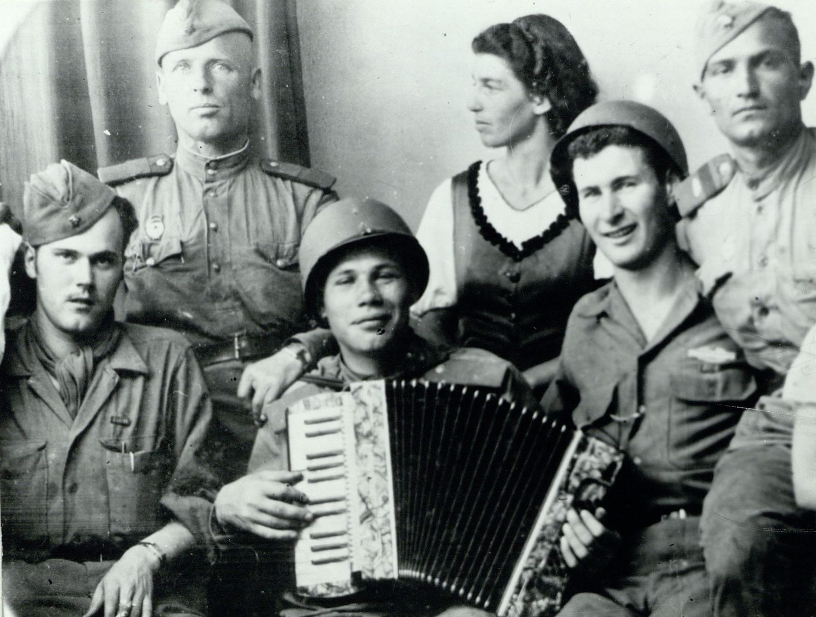 Сергей Александрович Королев на встрече с американскими солдатами в Австрийских Альпах