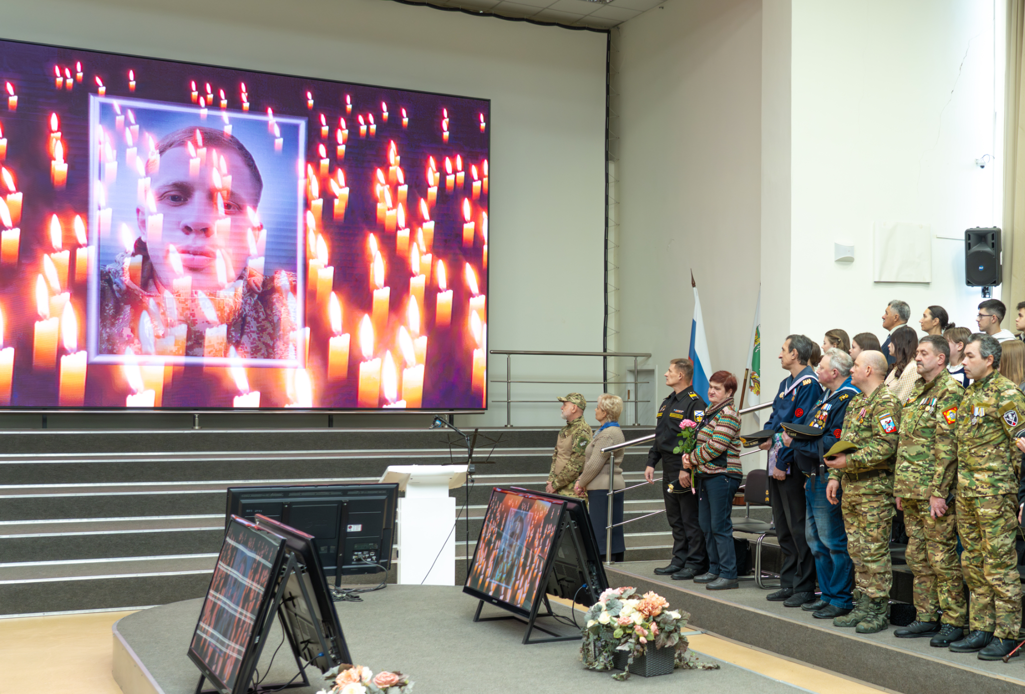 Живут герои в памяти народа