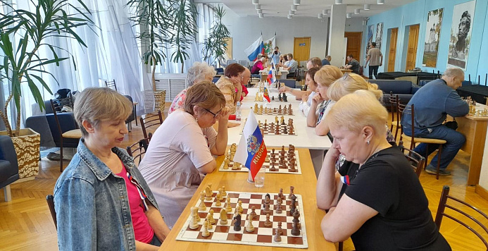 В шахматном клубе «Ход конем» состоялся турнир, посвященный Дню России