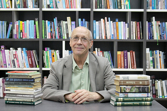 В гостях у Пушкинки: литературовед Вячеслав Суханов